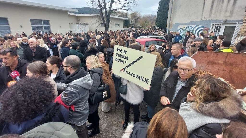 Prosvjetni radnici u HNK-u protiv zaključivanja ocjena